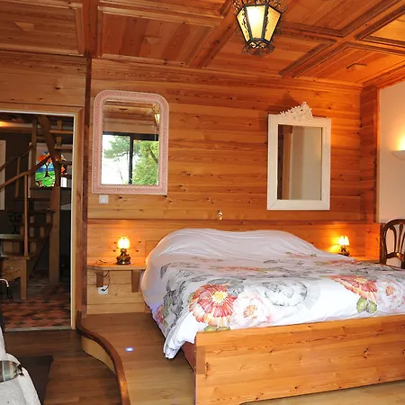 Les Fous De Bassans Bed & Breakfast 3*
